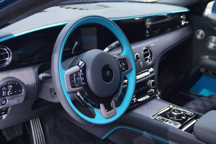 Các vật liệu cao cấp trên mẫu xe Rolls-Royce Ghost II. Ảnh: Đan Thanh.