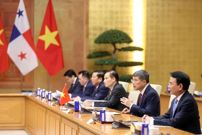 Hợp tác kinh tế, thương mại và đầu tư được xác định là một trụ cột quan trọng trong quan hệ hai nước. Việt Nam và Panama đã hỗ trợ doanh nghiệp tìm hiểu, tiếp cận thị trường và tìm kiếm cơ hội hợp tác trong các lĩnh vực có nhiều tiềm năng như logistics, cảng biển, nông sản nhiệt đới, thủy sản, dệt may và năng lượng tái tạo.