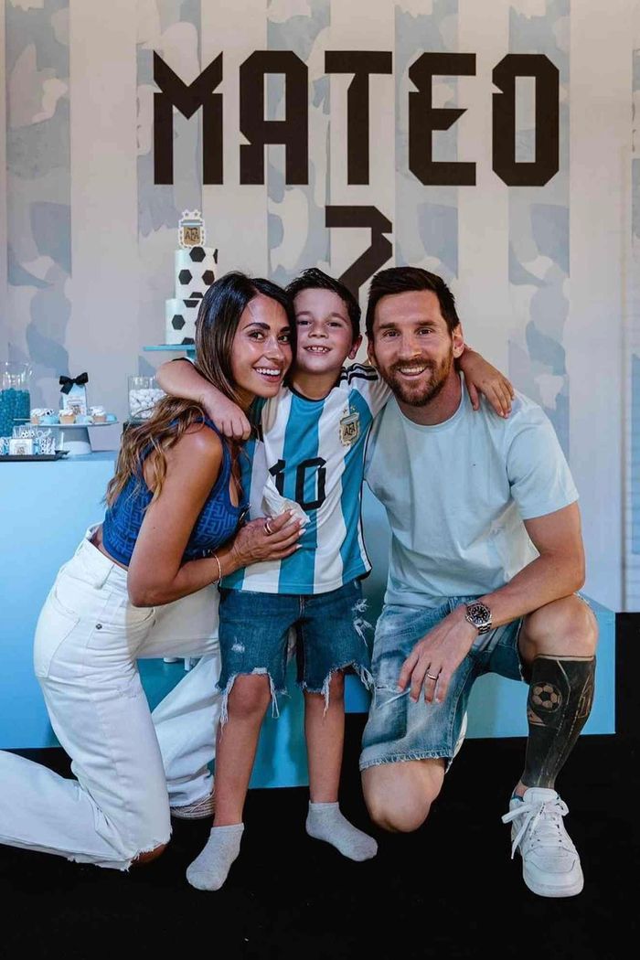  Vợ chồng Messi và con trai thứ. Ảnh: Antonela Roccuzzo/Instagram. 