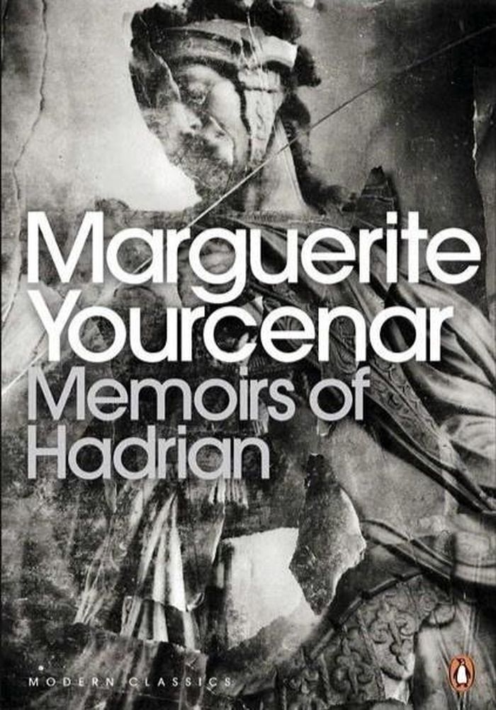 Bìa sách tiếng Anh Thiên nga đen và Hồi ký Hadrian mà giám đốc sáng tạo Valentino ưa thích. Ảnh: Amazon.