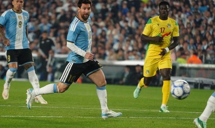 Messi kiến tạo để Nico Paz ghi bàn trong trận cuối, tạo nên hình ảnh giàu tính chuyển giao giữa hai thế hệ.