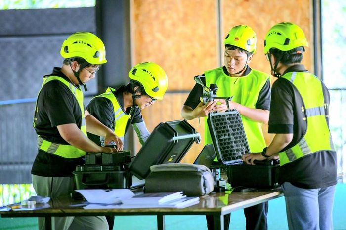 Học viên tìm hiểu phương tiện bay không người lái trong chương trình đào tạo UAV