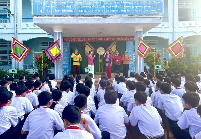 Chương trình “Đưa Dân ca kịch, hô hát Bài chòi vào học đường” mang đến cho học sinh một không gian trải nghiệm với nghệ thuật truyền thống