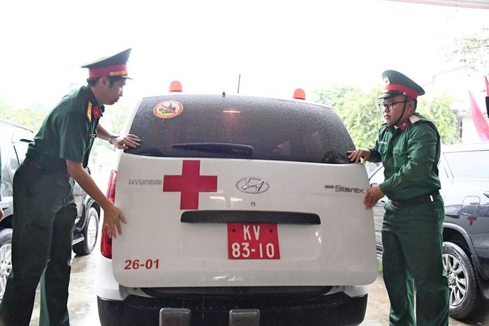 Các mẫu sinh phẩm được vận chuyển bằng phương tiện chuyên dụng quân sự