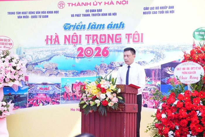Phó Giám đốc Cơ quan Báo và Phát thanh, Truyền hình Hà Nội, Trưởng Ban Tổ chức triển lãm Nguyễn Thành Lợi phát biểu tại Triển lãm