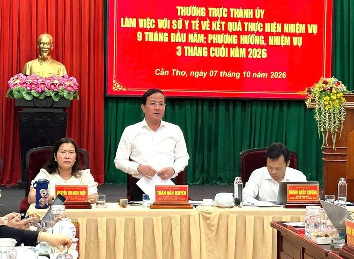 Phó Bí thư Thành ủy Cần Thơ Trần Văn Huyến phát biểu