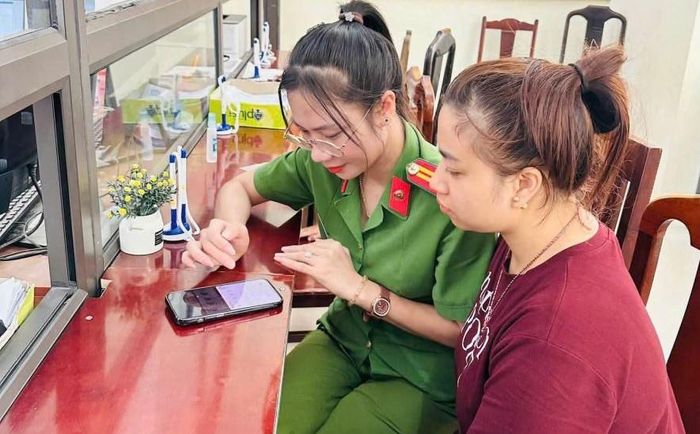 Tại Công an xã Tam Đảo, tỉnh Phú Thọ, Bộ phận một cửa được bố trí tại khu vực tiếp công dân, bảo đảm điều kiện thuận tiện cho người dân đến giao dịch.