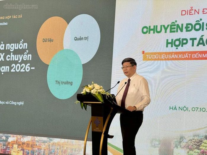Ông Hoàng Hữu Hạnh, Phó Cục trưởng Cục Chuyển đổi số quốc gia (Bộ Khoa học và Công nghệ) chia sẻ tại Diễn đàn - Ảnh: chinhphu.vn/Thu Giang