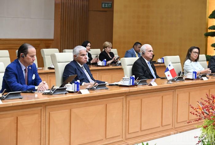 Tổng thống Panama Jose Raul Mulino và thành viên của đoàn tại hội kiến.