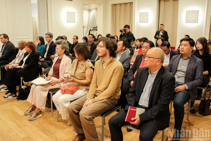 Các đại biểu tham dự buổi họp báo. (Ảnh: KHẢI HOÀN)