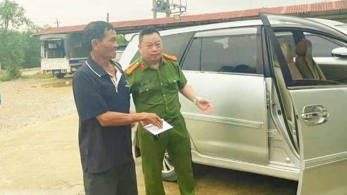 Công an xã Kim Ngân hỗ trợ anh Thân Trung Nhân đoàn tụ với gia đình sau 10 năm mất liên lạc. (Ảnh: Công an xã Kim Ngân)