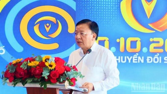 Đồng chí Lê Huyền, Phó Chủ tịch Ủy ban nhân dân tỉnh, phát biểu. (Ảnh: VŨ TÂN)