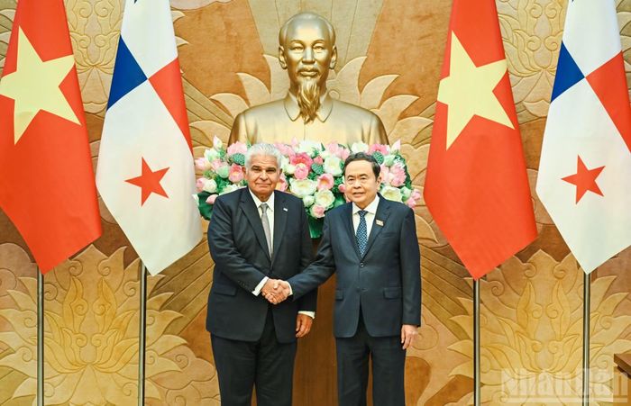 Chủ tịch Quốc hội Trần Thanh Mẫn và Tổng thống Panama Jose Raul Mulino. (Ảnh: DUY LINH)