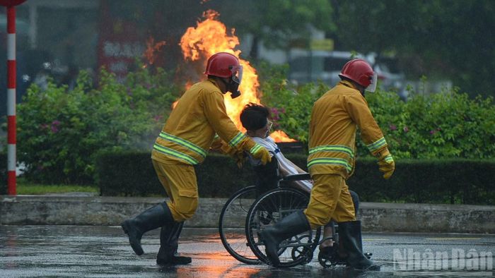 Cuộc thực tập nhằm đánh giá được hiệu quả xử lý ban đầu của cơ sở, khả năng tổ chức cứu người và phối hợp giữa các bộ phận. (Ảnh: CÔNG VINH)