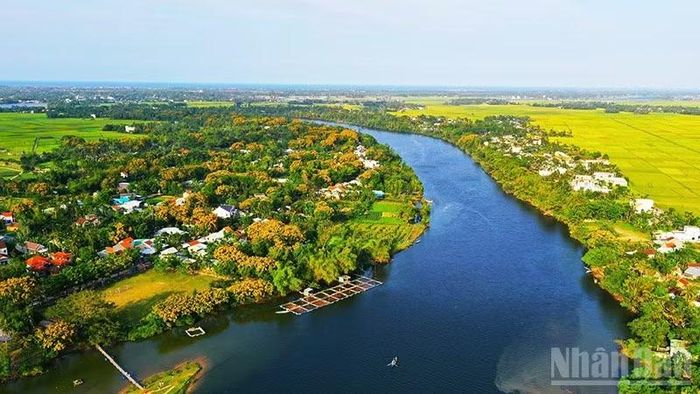 Sông Tam Kỳ chảy vòng quanh ôm lấy làng Hương Trà. (Ảnh: HT)