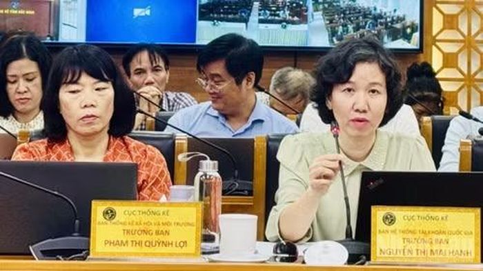 Bà Nguyễn Thị Mai Hạnh (bên phải ảnh), Trưởng Ban Tài khoản Quốc gia. (Ảnh: HNV)
