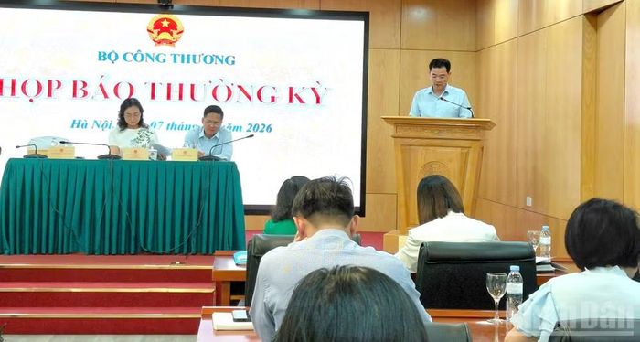 Họp báo thường kỳ Bộ Công thương ngày 7/10 tại Hà Nội. (Ảnh: Kim Dung)