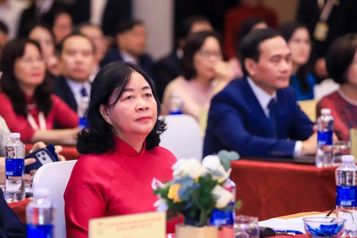 Đồng chí Bùi Thị Minh Hoài tới dự và chỉ đạo Đại hội.