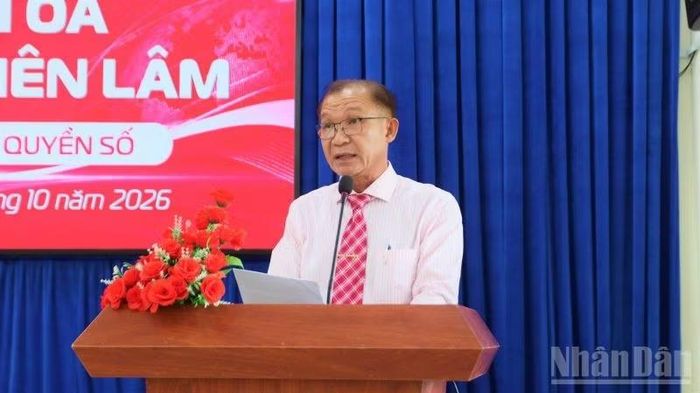 Đồng chí Lê Văn Hiệp, Chủ tịch Ủy ban nhân dân xã Diên Lâm phát biểu. (Ảnh: VŨ TÂN)