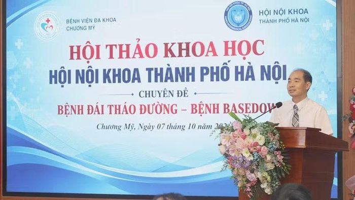 Phó Giám đốc Sở Y tế Hà Nội, Tiến sĩ, Bác sĩ Nguyễn Đình Hưng phát biểu tại hội nghị. (Ảnh: THẮNG ĐẠT)