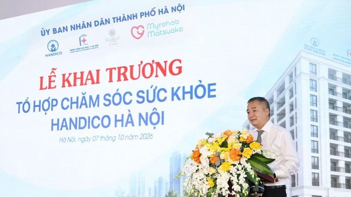 Phó Giáo sư, Tiến sĩ Nguyễn Lân Hiếu phát biểu tại lễ khai trương. (Ảnh: HANDICO)