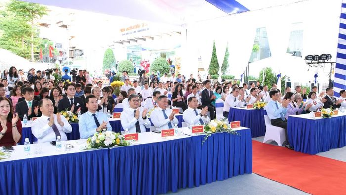  Các đại biểu tham dự lễ khai trương. (Ảnh: HANDICO) 
