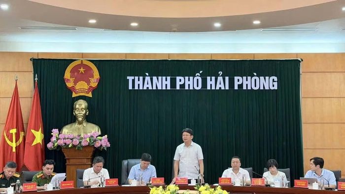 Thứ trưởng Tư pháp Nguyễn Thanh Tịnh làm việc với Ủy ban nhân dân thành phố Hải Phòng về tình hình thực hiện các Nghị quyết của Chính phủ về phân cấp, cắt giảm, đơn giản hóa thủ tục hành chính. (Ảnh: TL)