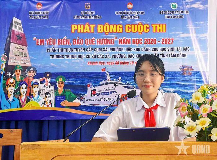 Đại diện học sinh phát biểu.
