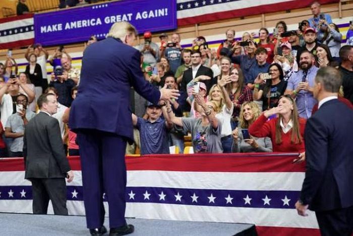  Tổng thống Mỹ Donald Trump tại một cuộc mít tinh ở Trường trung học Butler ở Vandalia, bang Ohio, ngày 3-10. Ảnh: Reuters