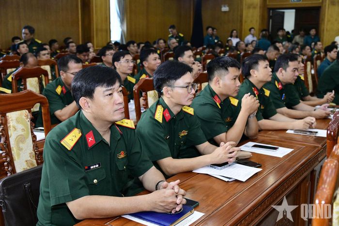 Đại diện các Ban CHQS cấp xã trên địa bàn TP Hồ Chí Minh tham dự để rút kinh nghiệm. 