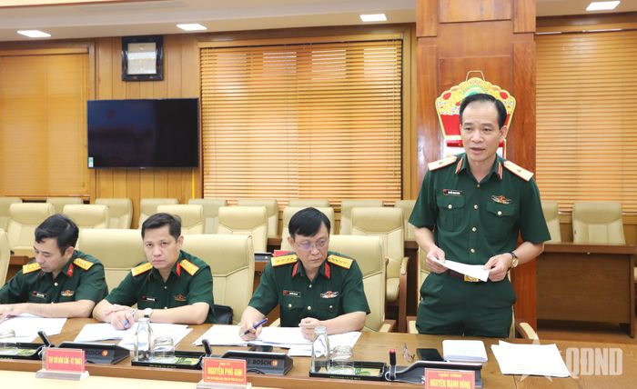  Thiếu tướng Nguyễn Mạnh Hùng, Chủ nhiệm Chính trị Tổng cục Hậu cần - Kỹ thuật phát biểu tại hội nghị.  