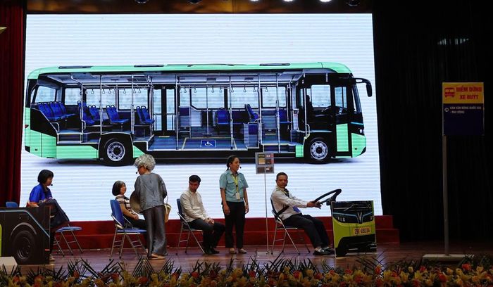 Một nội dung dự thi tại Hội thi xây dựng văn hóa phục vụ xe buýt.