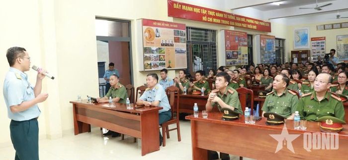 Lớp tập huấn tham quan giới thiệu Phòng Hồ Chí Minh, Tiểu đoàn 3, Trường Sĩ quan Không quân.