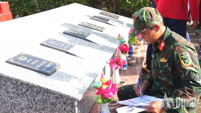 Đội lấy mẫu số 12 ghi nhận đầy đủ vị trí, hiện trạng trước khi tiến hành lấy mẫu.