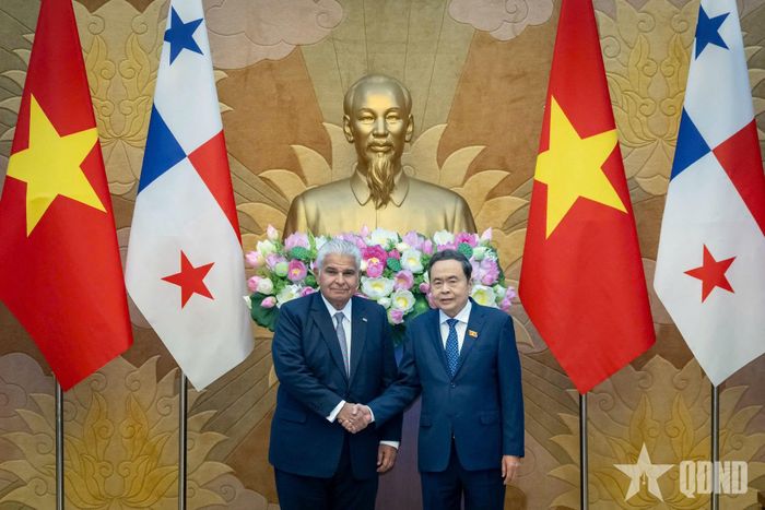 Chủ tịch Quốc hội Trần Thanh Mẫn và Tổng thống Panama José Raúl Mulino.