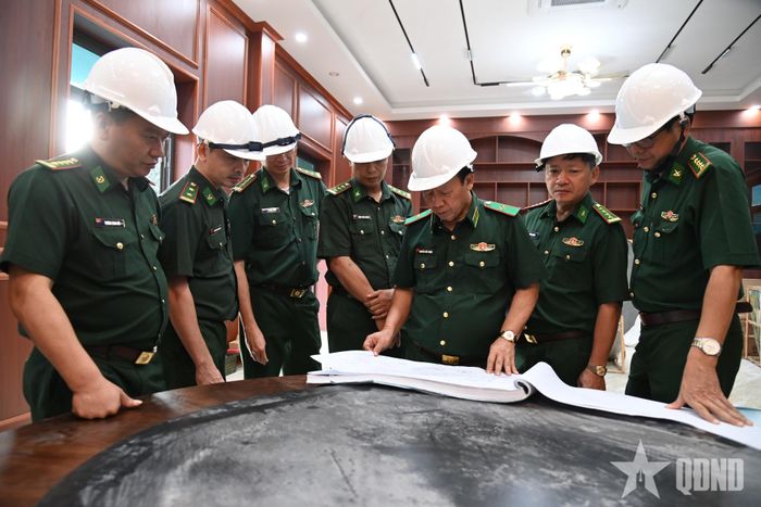  Thiếu tướng Nguyễn Đức Mạnh kiểm tra tiến độ xây dựng, cải tạo Sở chỉ huy Bộ đội Biên phòng tỉnh Lai Châu.  