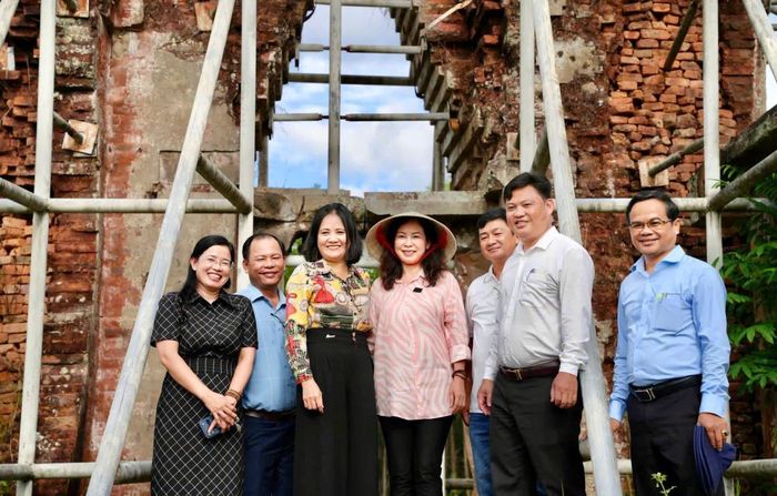 Sở, ngành làm việc với xã Đồng Dương để tìm giải pháp bảo tồn và phát huy di tích Phật viện Đồng Dương.
