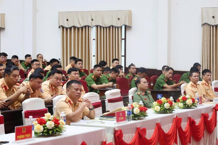 Các đại biểu tham dự tại buổi lễ.