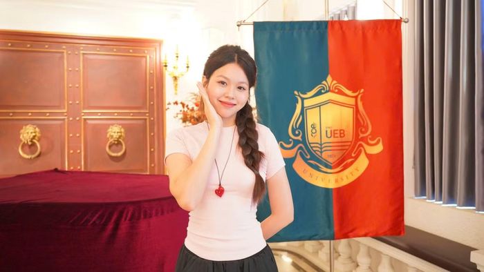 Thảo Nhi đạt 28,83 điểm thi tốt nghiệp THPT 2026, trở thành thủ khoa đầu vào toàn trường và thủ khoa ngành Kinh tế quốc tế của UEB.