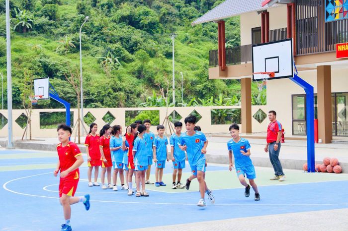 Trường phổ thông nội trú Tiểu học và THCS Mường Khương, xã Mường Khương, tỉnh Lào Cai được hoàn thiện đồng bộ. Ảnh: MOET
