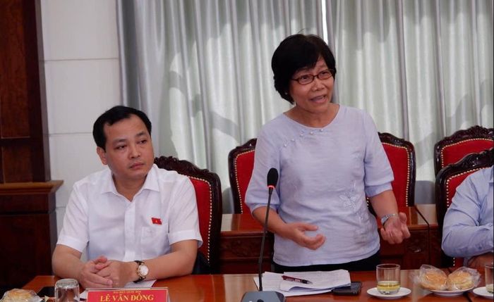  TS - BS Dư Thị Ngọc Thu nêu ý kiến góp ý tại hội nghị. Ảnh: SONG MAI 