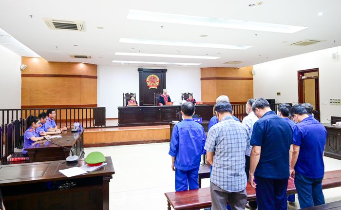  Hội đồng xét xử tiến hành tuyên án chiều 7-10. Ảnh: ĐỖ TRUNG 