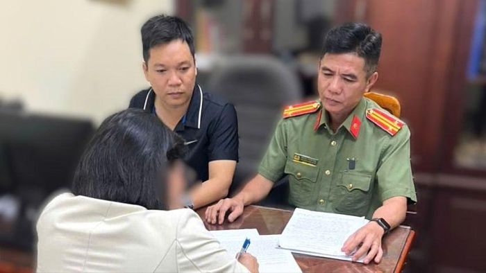Công an phường Tân Triều phối hợp Phòng nghiệp vụ Công an TP Đồng Nai làm việc với bà Đ.T.T.H. Ảnh: CA TPĐN