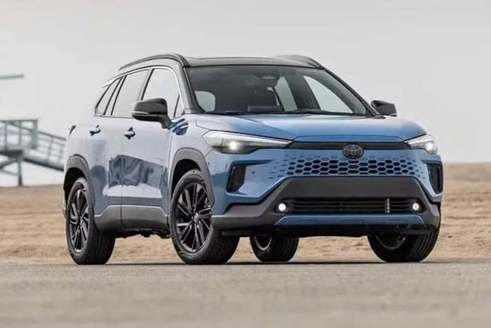 Trong khi đó, Corolla Cross Hybrid thế hệ mới sử dụng hệ truyền động có công suất 196 mã lực và hệ dẫn động 4 bánh điện tử là trang bị tiêu chuẩn. Ngoài sự điều chỉnh về phiên bản Hybrid, thiết kế tổng thể và trang bị cơ bản của Corolla Cross 2027 gần như giữ nguyên so với bản 2026.