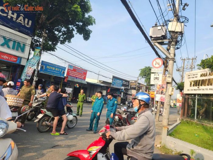 Hiện trường vụ cháy được công an phong tỏa