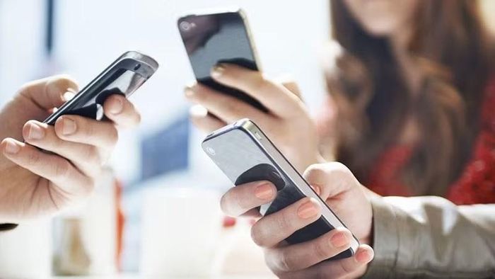 Phần mềm và tâm lý nâng cấp cũng góp phần khiến vòng đời sử dụng smartphone bị rút ngắn.
