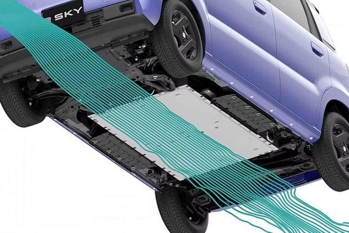 Tuy nhiên, công suất của phiên bản dành cho thị trường Nhật Bản nhiều khả năng sẽ bị giới hạn ở mức 63 mã lực nhằm tuân thủ các quy định dành cho xe kei car. Cụm pin lithium-sắt-photphat (LFP) dung lượng 26 kWh đặt dưới sàn xe cho phạm vi hoạt động 310 km theo tiêu chuẩn WLTC. Xe hỗ trợ sạc nhanh DC với công suất 50 kW.