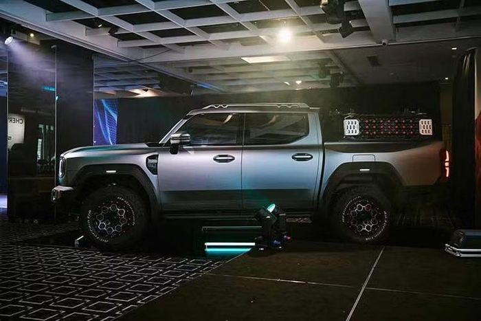 Mẫu xe bán tải này hứa hẹn mang đến công suất và mô-men xoắn dồi dào, đáp ứng nhu cầu của cả những khách hàng khắt khe nhất. Tại thị trường Trung Quốc, xe được biết đến dưới cái tên riêng là Rely Hi800. Như đã tiết lộ trước đó, Chery Stockman sẽ sử dụng động cơ diesel 4 xi-lanh, tăng áp, dung tích 2.5L.