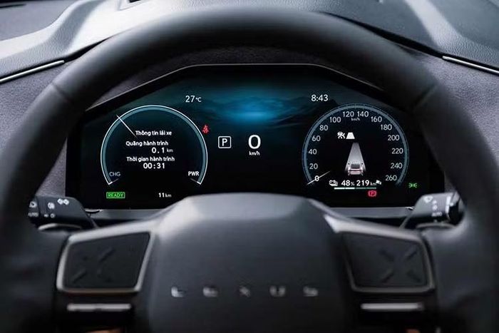 Thế hệ ghế ngồi hoàn toàn mới lần đầu tiên được Lexus áp dụng, sở hữu thiết kế thanh mảnh cùng cấu trúc công thái học đa lớp, tăng cường khả năng nâng đỡ cơ thể khi vào cua hoặc chuyển hướng. Vị trí ghế được nâng cao, giúp hành khách ra vào dễ dàng hơn và mở rộng tầm quan sát, trong khi hàng ghế sau được tinh chỉnh tư thế ngồi và góc ngả...