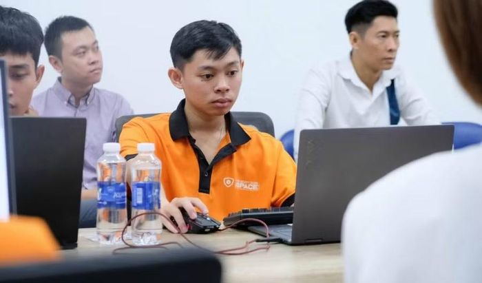Thí sinh của đội Top1kThiCTF - Trường Cao đẳng An ninh mạng iSPACE tham gia cuộc thi Sinh viên An ninh mạng 2026.
